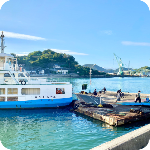港に泊まる船